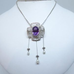 Broche-Collier argent améthyste et perles fines.