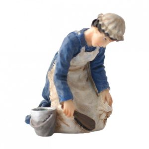 Figurine femme de ménage à genoux