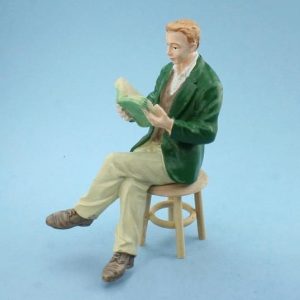 Figurine homme lisant
