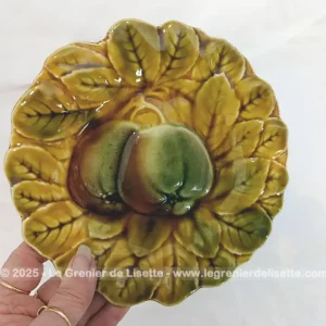 Ancienne assiette dessert barbotine relief Coings
