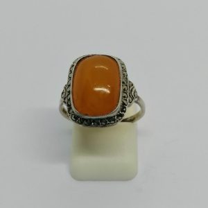 Bague argent, avec agate couleur caramel, et pavage de marcasites.