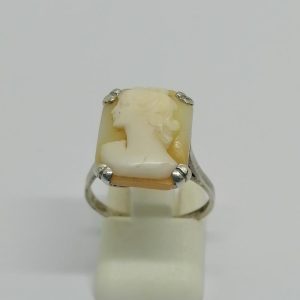 Bague argent, avec portrait sur camée coquillage, 1920-30.