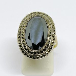 Bague Argent/Or, avec grosse hématite de forme ovale, marcasites, Art Déco.