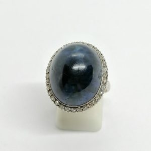 Bague argent, énorme cabochon de racine de saphir, diamants, vers 1920.