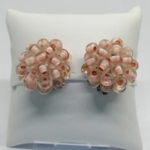 Boucles d&rsquo;oreilles, clip, morceaux de verre couleur rosé, 1930-40.