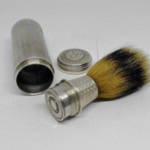 Blaireau de voyage, en argent massif, Epoque 1820-1838.