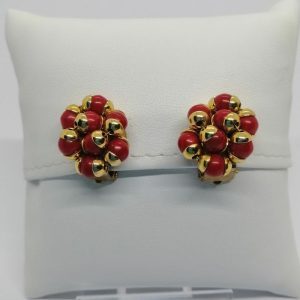 Boucles d&rsquo;oreilles, clip, avec boule en verre rouge et couleur or, 1940-50.