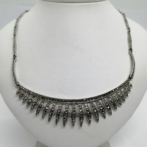Collier argent, pendant façon diadème avec pavage de marcasites.