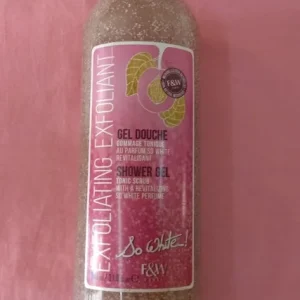 Gel Douche gommage Tonique Fair and white SO WHITE au parfum so white revitalisant