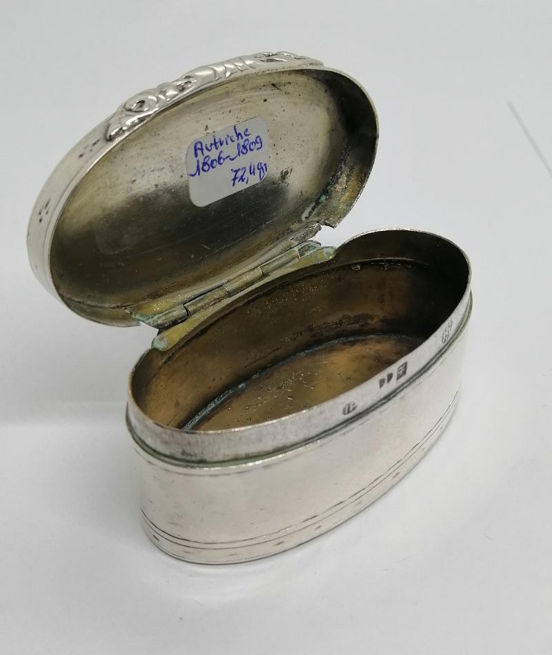 Boîte à pilules argent de forme ovale très sobre, Autriche 1806-1809. – Image 5