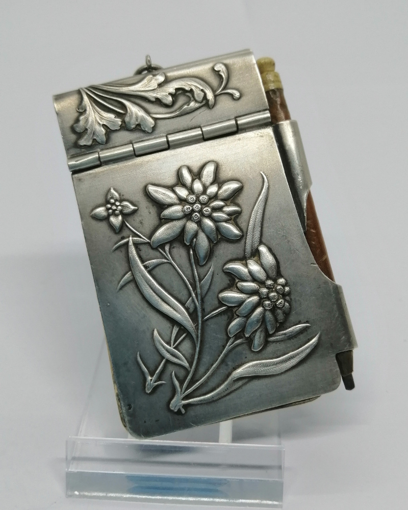 Carnet de bal, argent massif, et décor floral Art Nouveau, vers 1900, Paris. – Image 3