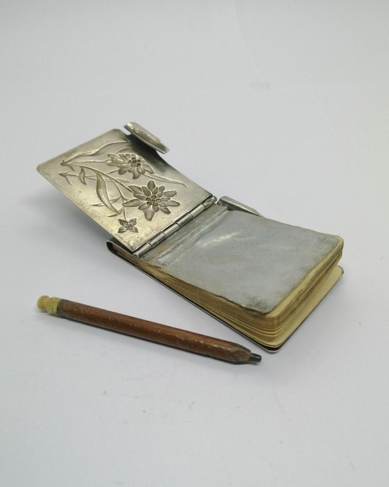 Carnet de bal, argent massif, et décor floral Art Nouveau, vers 1900, Paris. – Image 4