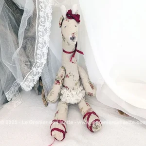 Adorable poupée girafe fait main patron Tilda tissus shabby