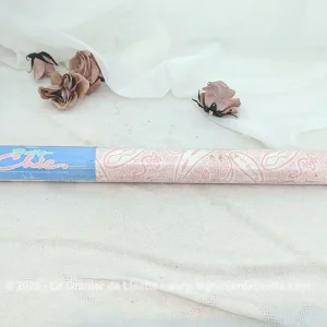 Rouleau papier peint vintage volutes et arabesques rose shabby