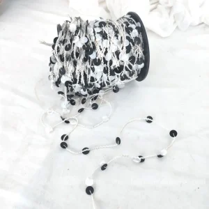 Rouleau de cordelette avec sequins noirs et bancs