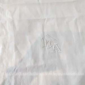 Ancienne taie traversin monogrammes MA et dentelle