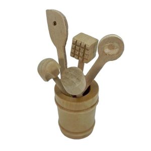 Ustensiles de cuisine en bois avec pot